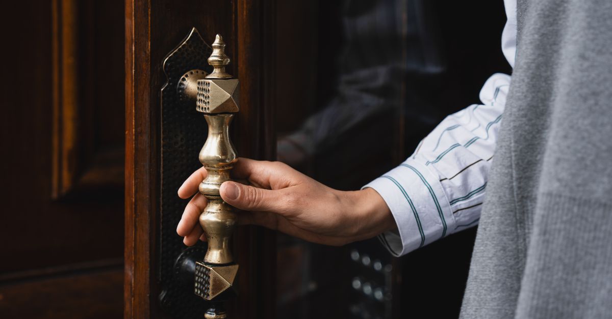 How to Secure Your Apartment Door in Hamilton — Maple Guard Locksmith Hamilton